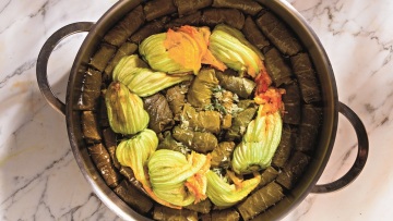 Φτιάχνουμε ντολμαδάκια γιαλαντζί με τη βοήθεια τριών σεφ, γιατί σας έλειψαν