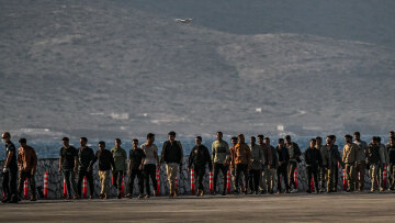 Κατατέθηκε στη Βουλή το νομοσχέδιο για το μεταναστευτικό – Τι προβλέπει, τι αλλάζει στο θεσμικό πλαίσιο
