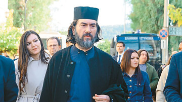 Νέες καταγγελίες για τον πατέρα Αντώνιο: «Εξαγοράζει τη σιωπή πρώην τροφίμων με 100 ευρώ» 