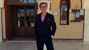 Ο Νίκος Ορφανός βάφτισε την κόρη του - Δείτε φωτογραφίες
