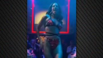 Η Κατερίνα Στικούδη χορεύει με αποκαλυπτικό μαγιό σε live εμφάνισή της - Δείτε το βίντεο