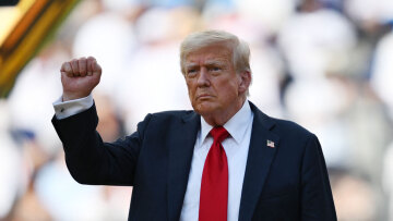 Στροφή υπέρ της Ουκρανίας από τον Τραμπ: Μετά τους Patriot δίνει και «επιθετικά» όπλα 