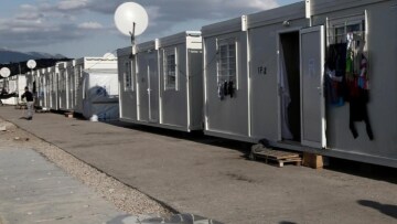 Απελάθηκαν 40 Πακιστανοί και 10 Γεωργιανοί μετανάστες που απορρίφθηκαν οι αιτήσεις ασύλου τους
