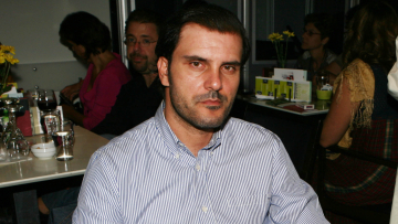 Γεράσιμος Μιχελής: Συγκίνηση με το «αντίο» του καλλιτεχνικού κόσμου στον «κακό» του «Παρά Πέντε»