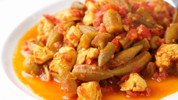 Η επιστήμη πίσω από τις τέλειες μπάμιες με κοτόπουλο