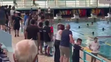 Εικόνες ντροπής στη Χίο: Τραμπούκισαν παιδιά 13 ετών σε αγώνα πόλο - «Να πάνε στον πάτο» έγραψε ο ΓΓ του δήμου