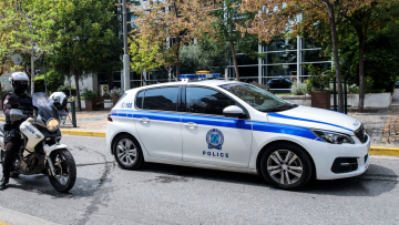 Τρόμος για ηλικιωμένη στην Κηφισιά - Δύο άνδρες εισέβαλαν στο σπίτι της, την έδεσαν και της άρπαξαν τιμαλφή και κάρτες    