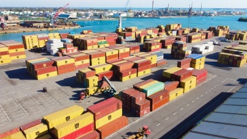 Κίνα: Νέα κίνηση αποκλιμάκωσης στον εμπορικό πόλεμο με τις ΗΠΑ - Αναστέλλει τα λιμενικά τέλη στα αμερικανικά πλοία