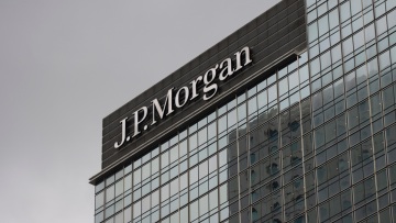 JPMorgan: Τα ελληνικά ομόλογα πέρασαν το τεστ σύγκλισης, σε φάση επανατοποθέτησης οι επενδυτές
