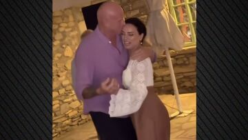 Τζώνη Καλημέρης: Το πάρτι πριν από τον γάμο του με την Ελπίδα Ιακωβίδου - Δείτε βίντεο
