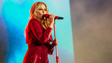 Κάιλι Μινόγκ: Η πολυτάραχη διαδρομή της αυθεντικής ποπ σταρ που θα ξεσηκώσει απόψε την Αθήνα