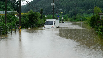Τρίτη ημέρα χάους στην Νότια Κορέα από τις βροχοπτώσεις: Τέσσερις νεκροί και ένας αγνοούμενος - Δείτε βίντεο

