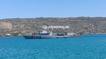 Κρήτη: Στη Σούδα έφτασαν οι 117 μετανάστες που εντοπίστηκαν στη Γαύδο - Θα μεταφερθούν σε Πειραιά ή Λαύριο 