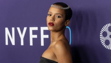 Η Τέιλορ Ράσελ αποχωρεί από την ταινία «The Thomas Crown Affair» του Μάικλ Μπι Τζόρνταν