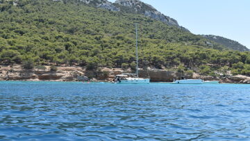 Οι ειδυλλιακοί κολπίσκοι της νότιας Αίγινας
