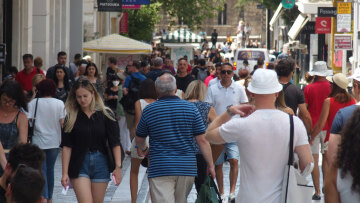 Ανοιχτά τα καταστήματα την Κυριακή 20 Ιουλίου - Το ωράριο λειτουργίας και τι ισχύει για τα σούπερ μάρκετ

