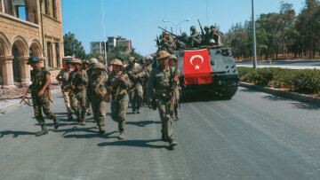 Η εισβολή του «Αττίλα» στην Κύπρο με τα μάτια της ΚΥΠ - Οι προειδοποιήσεις που αγνοήθηκαν από την Αθήνα