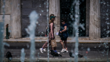 «Εβρασε» σήμερα η χώρα και ήταν μόνον η αρχή του καύσωνα - Πάνω από 42 βαθμούς την ημέρα και 30 τη νύχτα θα σημαδεύει ο υδράργυρος