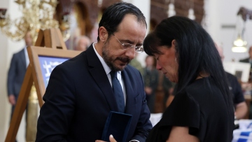 Κύπρος: Παραδόθηκαν στους συγγενείς τους τα οστά 16 ηρώων της ΕΛΔΥΚ