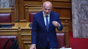 Φλωρίδης σε Βελόπουλο: Όσο αλήθεια ήταν οι 25 τόνοι ξυλολίου, τόσο ισχύει η αγορά του κτήματος Σημίτη