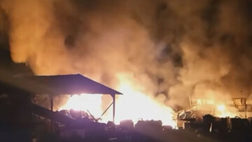 Καλύτερη η εικόνα της φωτιάς σε χώρο ανακύκλωσης στη Μόρια Μυτιλήνης - Μήνυμα 112 στους κατοίκους να μείνουν σπίτια τους
