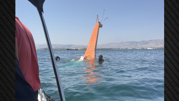 Στα 15 μέτρα βάθος το ελικόπτερο που προσθαλασσώθηκε στην Ελευσίνα