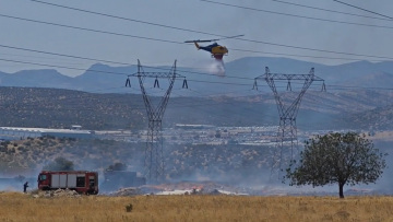 Καλύτερη η εικόνα της φωτιάς στη βιομηχανική περιοχή στον Ασπρόπυργο