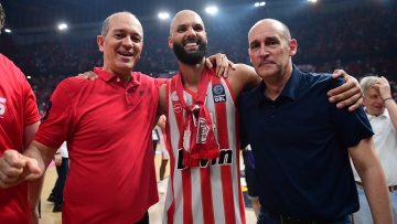 Ο Φουρνιέ ρίχνει άγκυρα στο λιμάνι - Προχωρημένες επαφές με τον Ολυμπιακό για να κλείσει την καριέρα του στον Πειραιά
