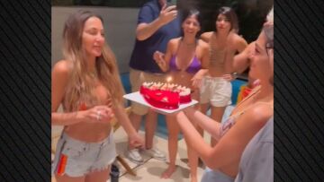 Η Δέσποινα Βανδή έσβησε την τούρτα των γενεθλίων της μαζί με τα παιδιά της - Δείτε βίντεο