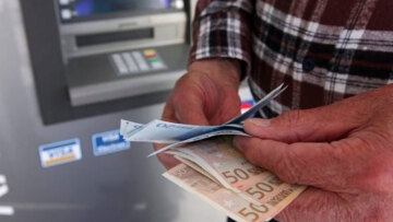 Έκθεση Ήλιος: Αυξήθηκε η διαφορά ανάμεσα στις συντάξεις του ιδιωτικού και του δημοσίου τομέα