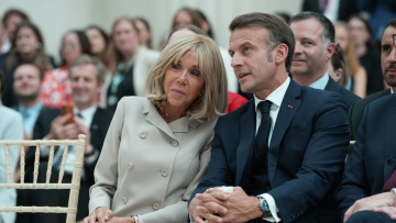  Μήνυση των  Μακρόν σε Αμερικανίδα ινφλουένσερ που διέδιδε ότι η Μπριζίτ γεννήθηκε άνδρας
