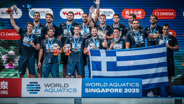 Η απονομή του χάλκινου μεταλλίου στην Ελλάδα - Οι 15 πολίστες που ανέβηκαν στο 3ο σκαλί του βάθρου στο Παγκόσμιο - Βίντεο 