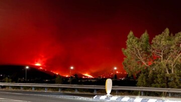 Πύρινη κόλαση στην Κύπρο με δύο νεκρούς - Θρίλερ με τον απεγκλωβισμό δεκάδων ανθρώπων, στέλνει ενισχύσεις η Ισπανία