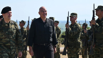 Καταργείται η θητεία σε Αεροπορία και Ναυτικό, όλοι στον Στρατό Ξηράς από το 2026 - Τι θα ανακοινώσει ο Δένδιας