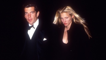 Εξοργισμένος ο ανιψιός του Τζον Φ. Κένεντι Τζούνιορ για τη σειρά που ετοιμάζει ο Ράιαν Μέρφι: «Βγάζει εκατομμύρια από την τραγωδία μας»