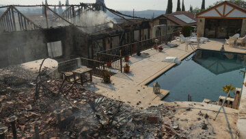 Μικρές εστίες και αναζωπυρώσεις στην Κύπρο - Δύο νεκροί και 100 τετραγωνικά χιλιόμετρα καμένη γη
