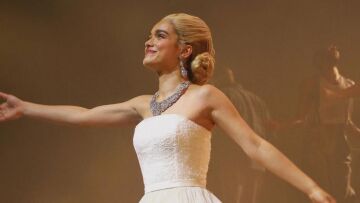 Ρέιτσελ Ζέγκλερ: Πρόβλημα υγείας για την ηθοποιό - Αποχώρησε αιφνιδίως από τη σκηνή στην παράσταση «Evita»
