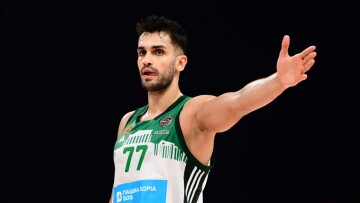 Συμπαίκτης του Κάρι ο Γιούρτσεβεν: Οι Γουόριορς προσφέρουν δεκαήμερο συμβόλαιο στον πρώην μπασκετμπολίστα του Παναθηναϊκού 