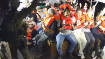 Ισραηλινοί στρατιώτες κατέλαβαν πλοίο με ανθρωπιστική βοήθεια που κατευθυνόταν προς τη Γάζα
