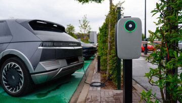 Blink Charging Hellas: Ξεπέρασε τα 100 σημεία φόρτισης σε 65 καταστήματα λιανικής σε όλη την Ελλάδα
