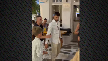 Στη Μύκονο για διακοπές ο Τζόκοβιτς - Βίντεο από τη βόλτα του στα Ματογιάννια