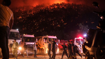 Τουρκία: Τέσσερις μεγάλες πυρκαγιές σε εξέλιξη - Ισχυροί άνεμοι προκαλούν αναζωπυρώσεις