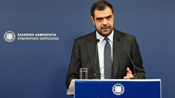 Έχουμε 18.000 πυροσβέστες και 4.500 εθελοντές, επενδύουμε €2,1 δισ. στο «ΑΙΓΙΣ», το 112 σώζει ζωές -  Ο Μαρινάκης απαντά σε ερωτήσεις πολιτών για τις πυρκαγιές