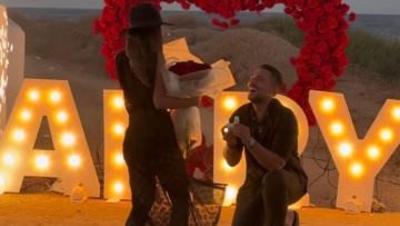 Ο Σάκης Κατσούλης έκανε πρόταση γάμου στην Μαριαλένα Ρουμελιώτη - Το ρομαντικό σκηνικό στη Σκύρο 