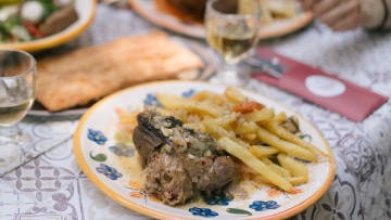 Tavernier: Μια οικογενειακή ταβέρνα κρυμμένη στη γειτονιά της Νέας Κηφισιάς