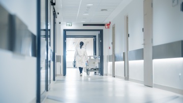 Καλά νέα για τον 15χρονο Δημήτρη: Ολοκληρώθηκε η μεταμόσχευση ήπατος έπειτα από χειρουργείο 8,5 ωρών