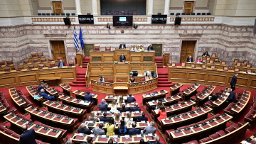 Νέα αντιπαράθεση στη Βουλή για τη στάση της ΝΔ στην ψηφοφορία: Δεν ψηφίζουμε, λέει ο Μηταράκης, για επιχείρηση... τουαλέτα μιλά ο Ηλιόπουλος