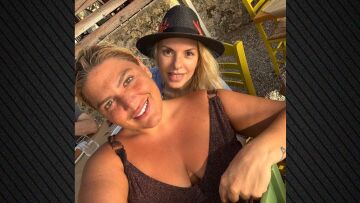 Η Δανάη Μπάρκα κάνει διακοπές με την Αννίτα Πάνια στην Καλαμάτα - Δείτε φωτογραφία