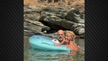 Ζέτα Μακρυπούλια: Οι βουτιές στη θάλασσα με τον Νίκο Μουτσινά - Δείτε τις φωτογραφίες