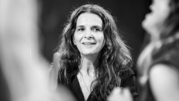 Ζιλιέτ Μπινός: Έτοιμη για την πρώτη της εμφάνιση στο Αρχαίο Θέατρο της Επιδαύρου